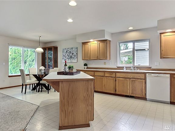 4th image of 1002 23rd St NW