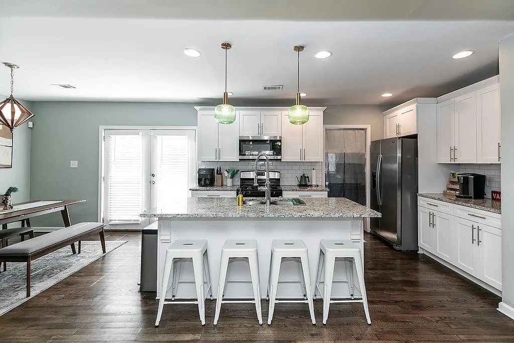 2 bed, 1.0 bath, 1075 sqft, $2,500 — Photo 1