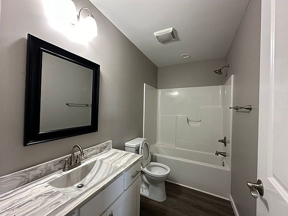 4th image of 320 Grady Dr