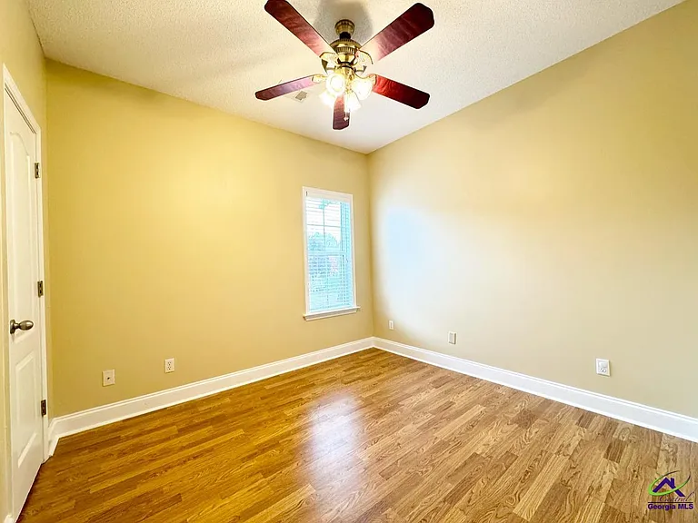 701 Victoria Cir — Photo 20