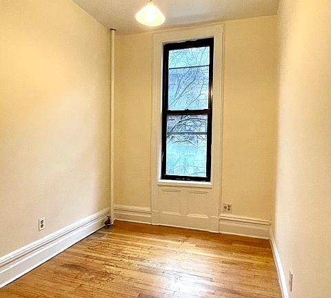 4th image of 303 E 91st St APT 3F