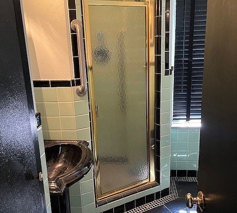 4th image of 15825 Van Aken Blvd APT 302W