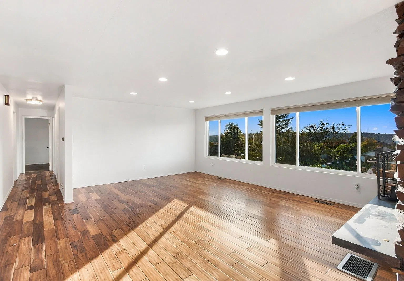 5 bed, 2960 sqft, $4,250 — Photo 3