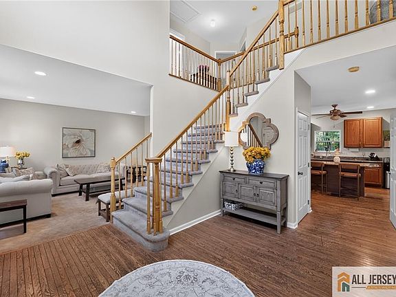 4th image of 101 Cardinal Dr