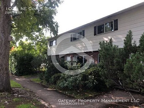 1031 NE Cowls St #2 — Photo 2
