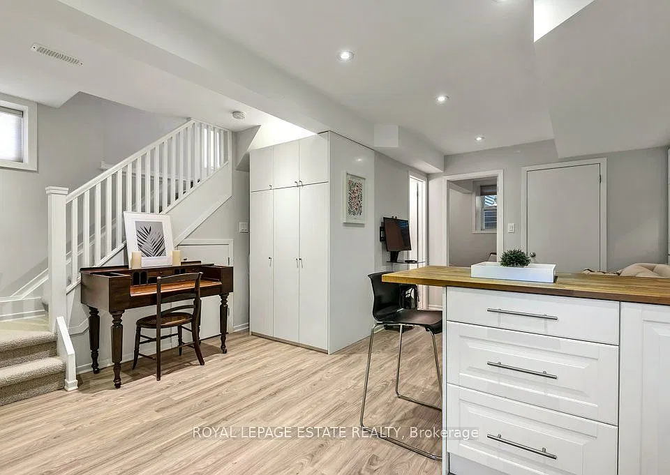 17 Birdsall Ave #LOWER