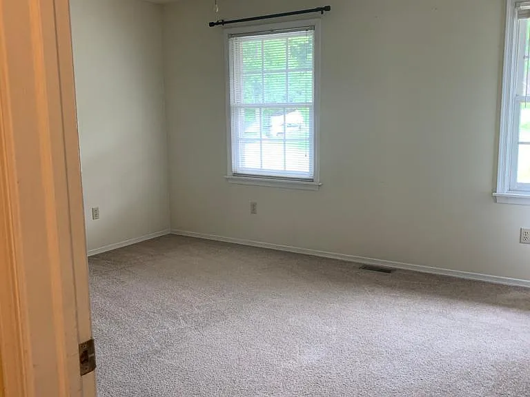 534 Becker St — Photo 13