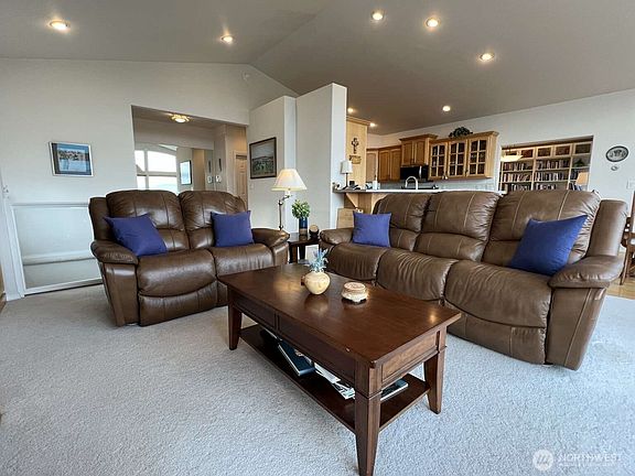 5th image of 6055 Malloy Avenue