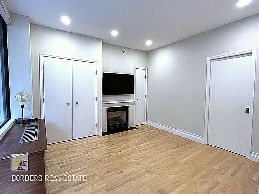 3rd image of 212 E 95th St APT 4C