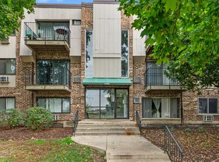 1489 N Winslowe Dr APT 303, Palatine, IL 60074