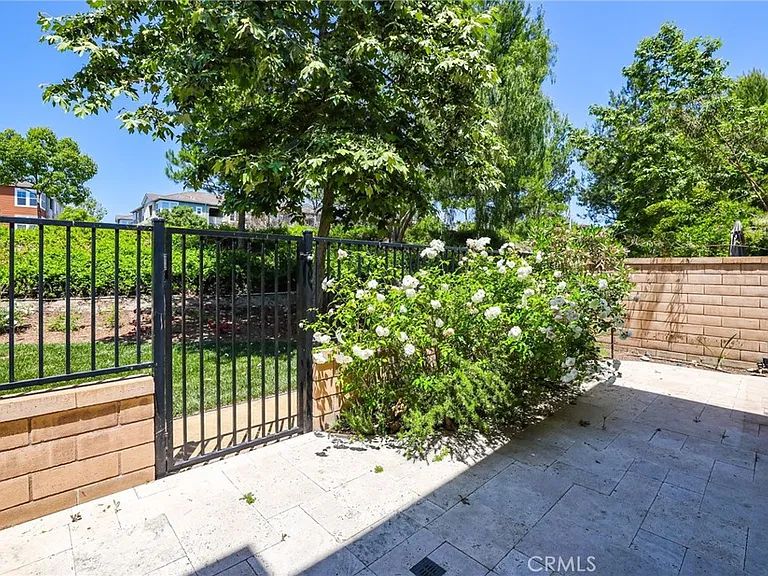 216 Finch — Photo 35