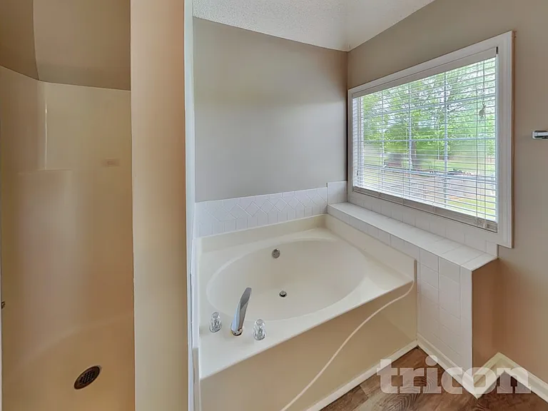1055 Maria Dr — Photo 10