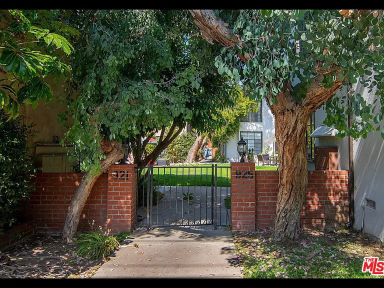 925 N Sweetzer Ave — Photo 9