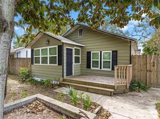 419 N Barrow Ave, Tavares, FL 32778