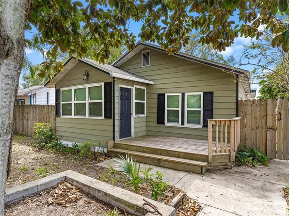 419 N Barrow Ave, Tavares, FL 32778