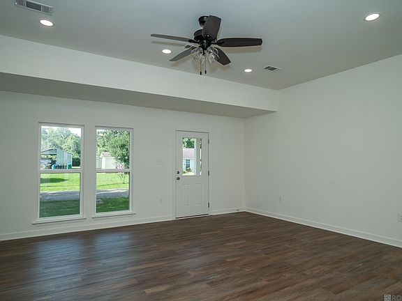 2nd image of 301 Leslie St