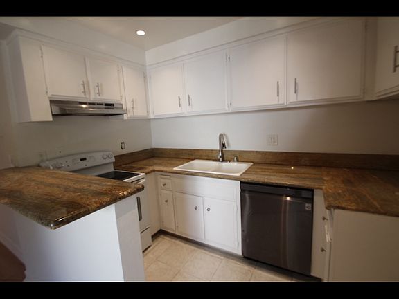 5th image of 1728 Montana Ave #5D