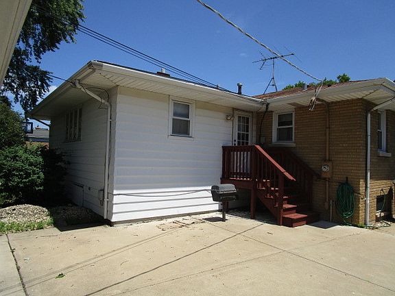 2nd image of 16522 Claire Ln