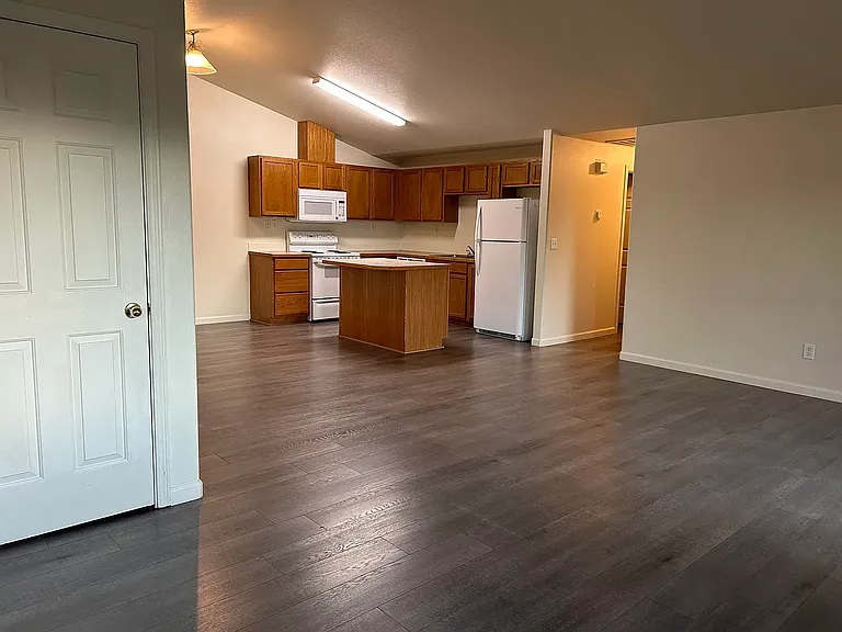 2056 NW Elm Ave #2056 — Photo 7