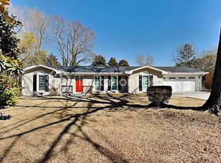 562 Rollingwood Dr, Stone Mountain, GA 30087