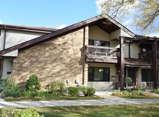 1602 S Coachlight Dr, New Berlin, WI 53151