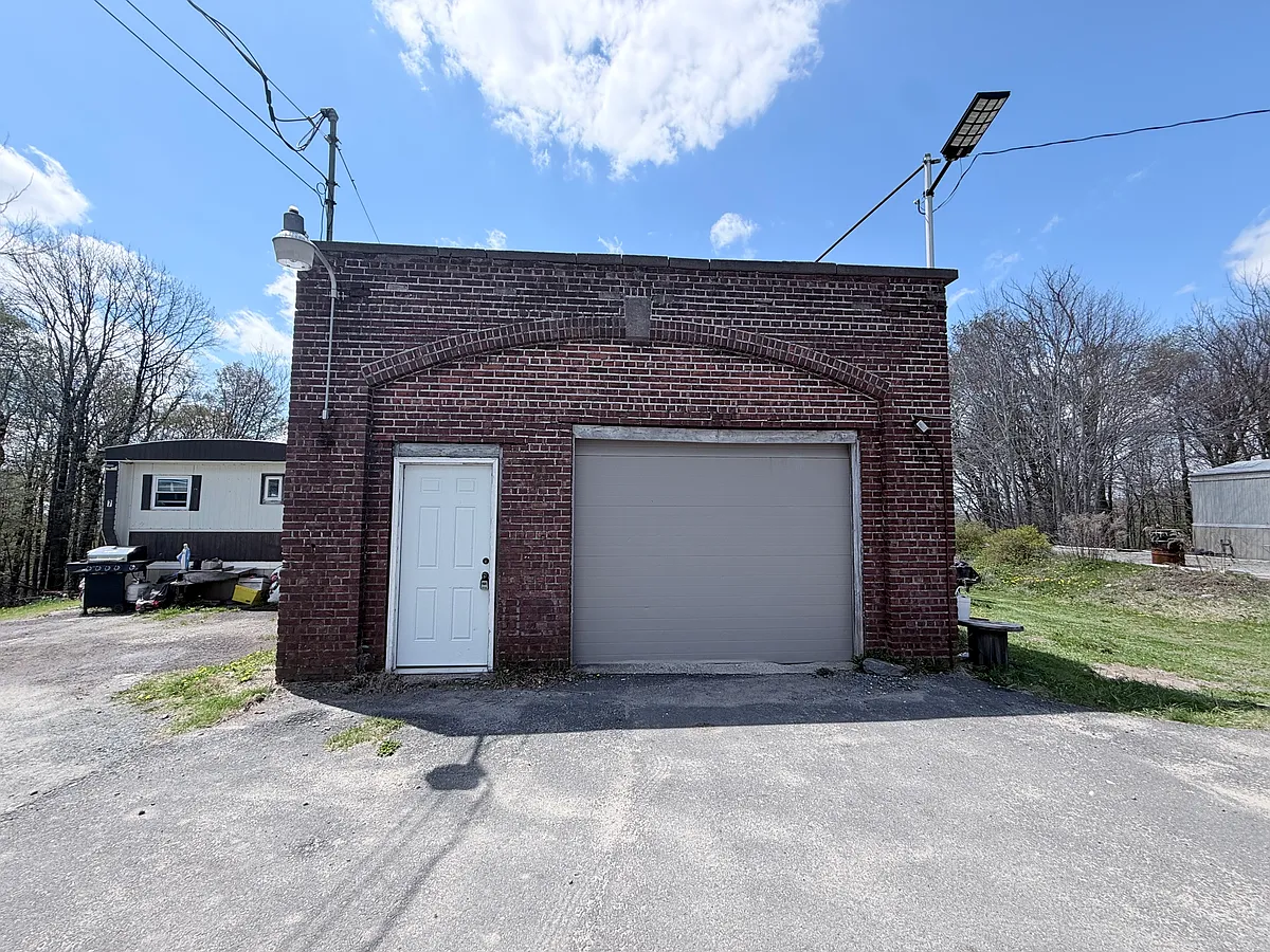 Building Photo - 187-199 Old Loomis Rd #A