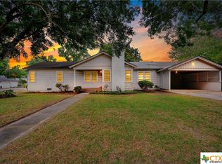 716 S Pecan Ave, Luling, TX 78648