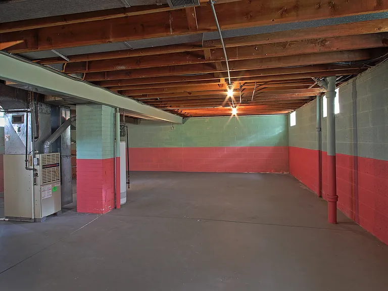 Newly painted bright warm tones. This photo has not been updated. New photo soon.