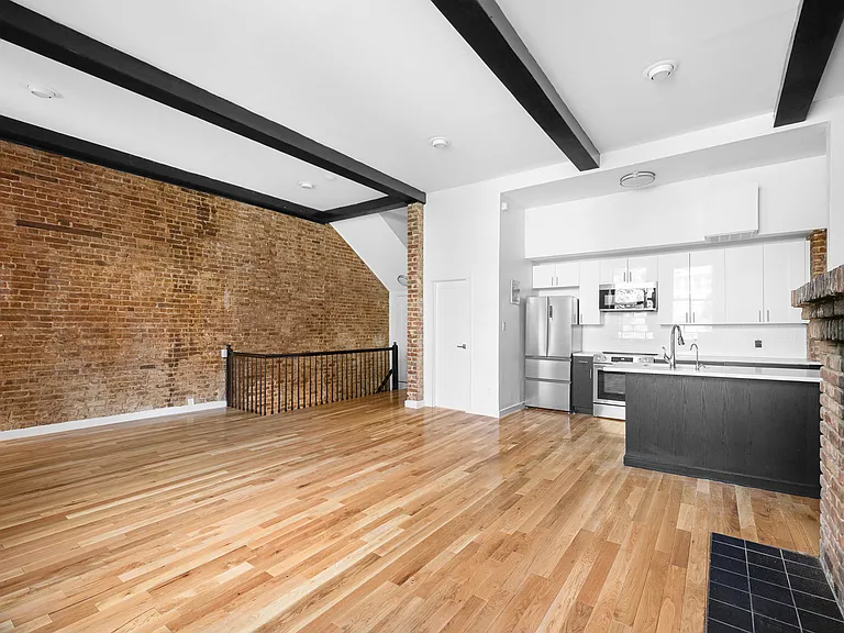 431 W 22nd St #1R — Photo 11