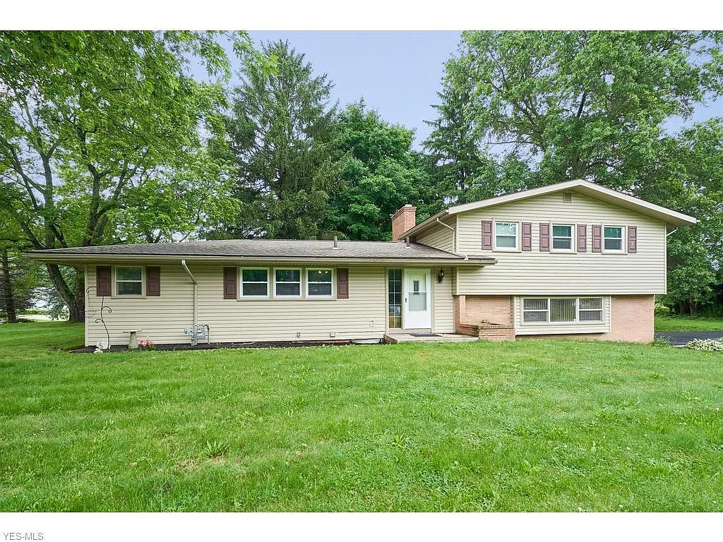 1518 Cloverfield Dr photo 1