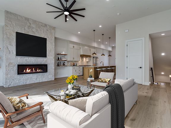 5th image of 250 E Dallas Rd #114