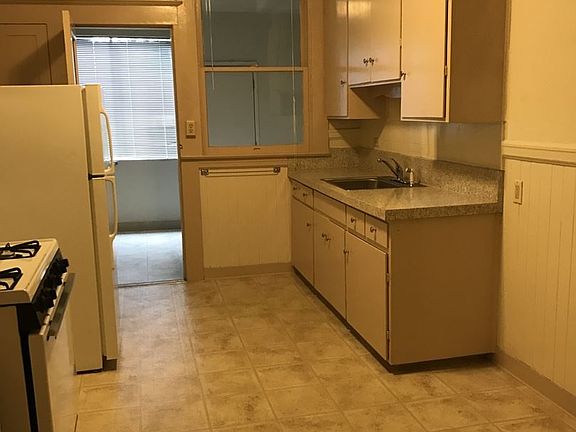 2nd image of 1818 G St APT 02