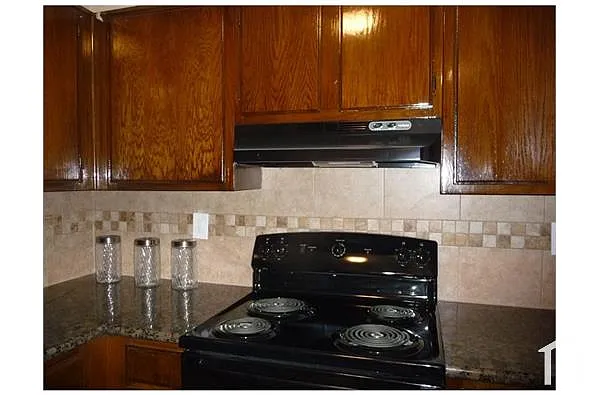 Building Photo - 16505 Parkridge Ct