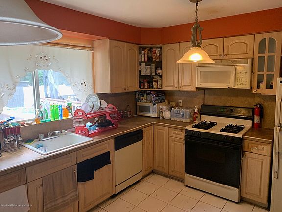 2nd image of 48 Ludwig Ln
