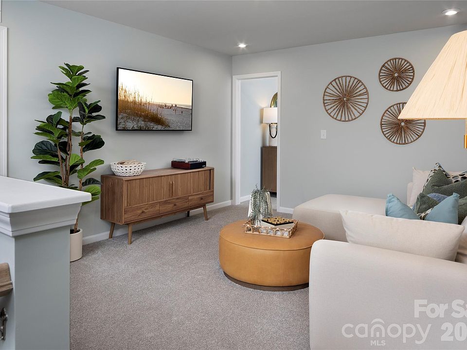 2nd image of 1304 Vibrant Rd