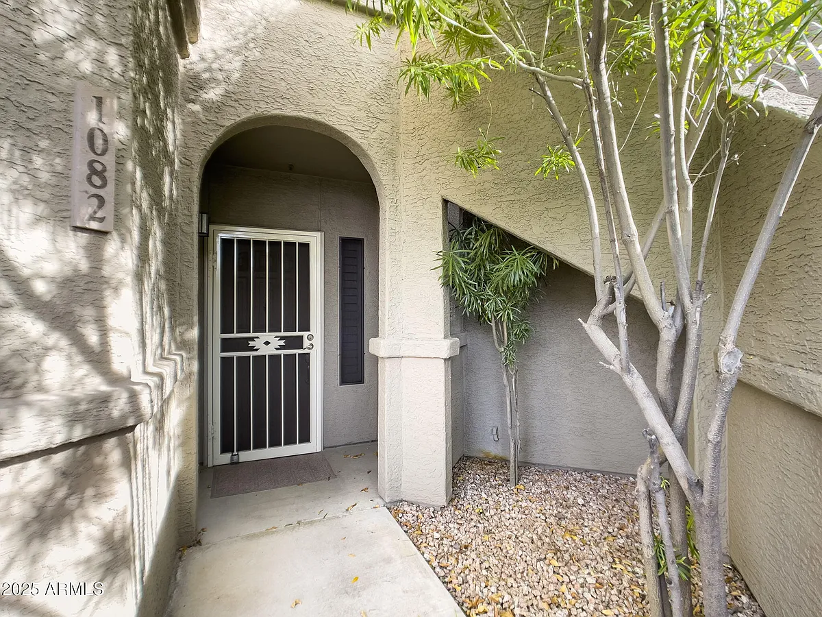 Building Photo - 15151 N Frank Lloyd Wright Blvd #1082