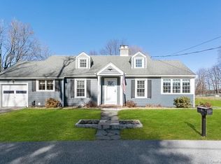 9 Maple Rd, Poughquag, NY 12570