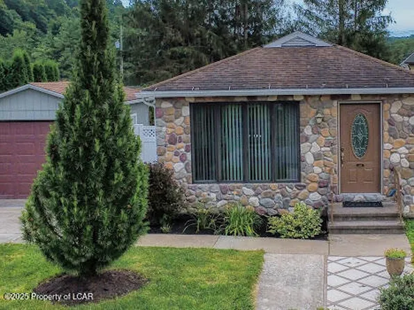 149 Hillside Ave, Harveys Lake, PA 18618