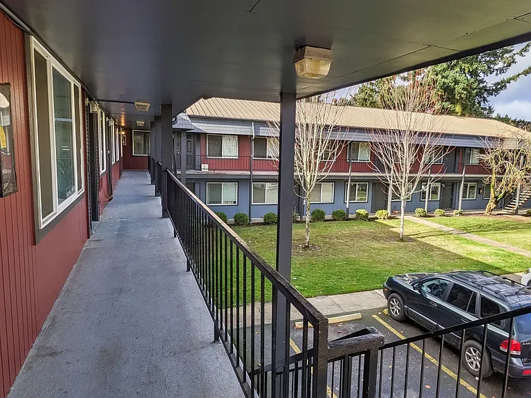 Cully Park Apartments — Photo 4