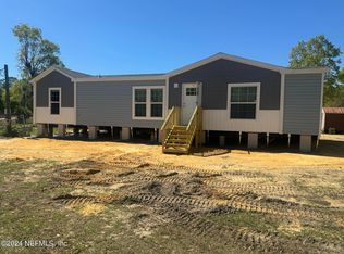 201 Dawn Ave, Interlachen, FL 32148