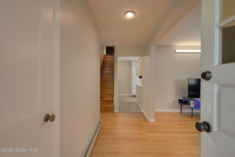 5th image of 16 Van Heusen Street