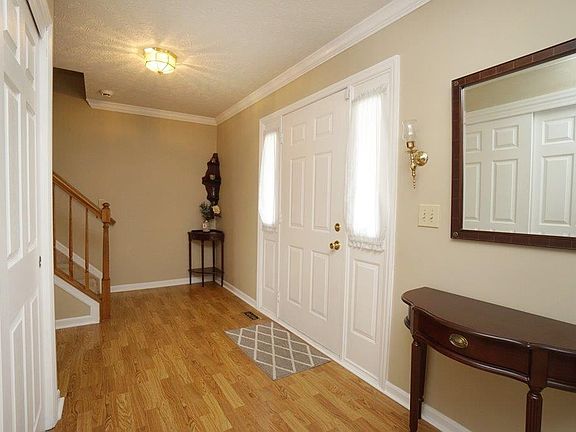 4th image of 8094 Surrey Brook Pl