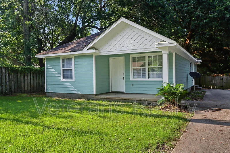 3001 Lamont Rd