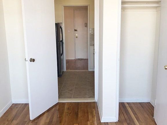 3rd image of 4015 61st St APT 4B