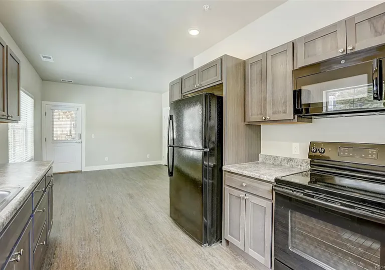 1399 Griffith St #6 — Photo 8