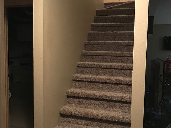 Stairs to basement 