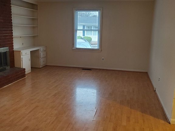 3rd image of 801 Nutwood St