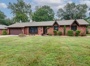 2036 E Greenwood St, Springfield, MO 65804