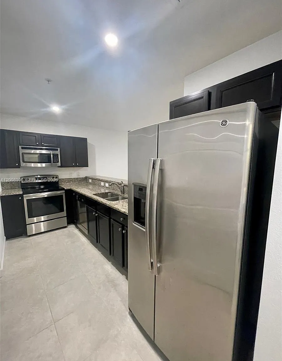 3 bed, 2.5 bath, 1515 sqft, $2,550 — Photo 3