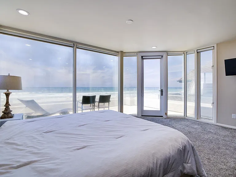 2911 Ocean Front Walk — Photo 14